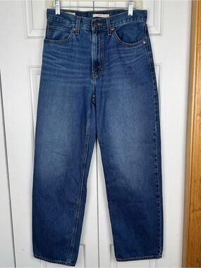 Levi's Classic High-Rise Straight Leg Jeans in Dark Blue Wash